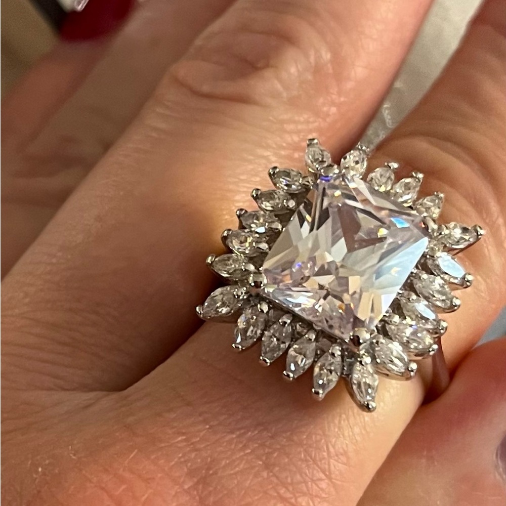 Fashion ring